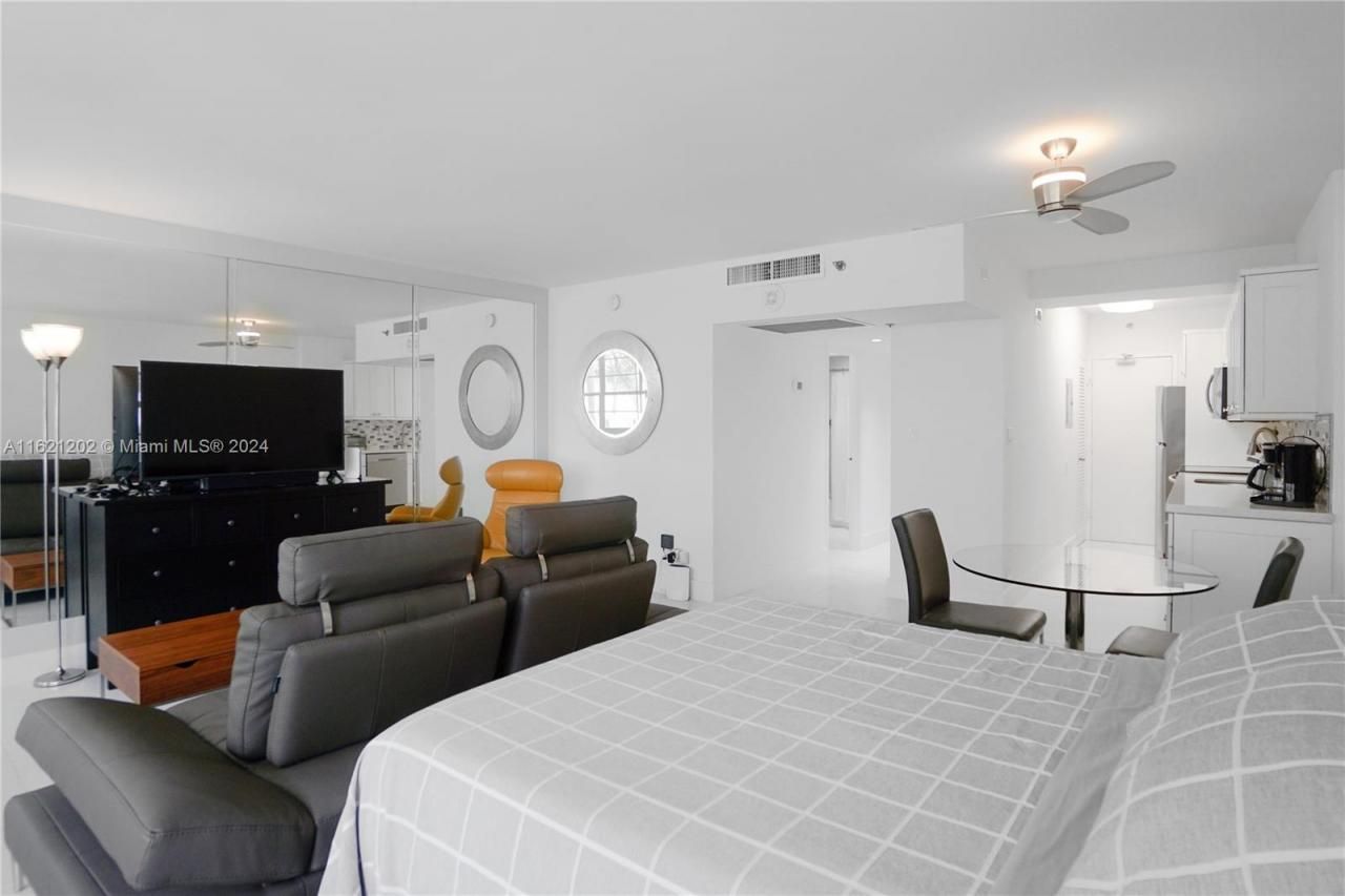 100 Lincoln Rd, Unit 436, Miami Beach, FL 33139 Photo