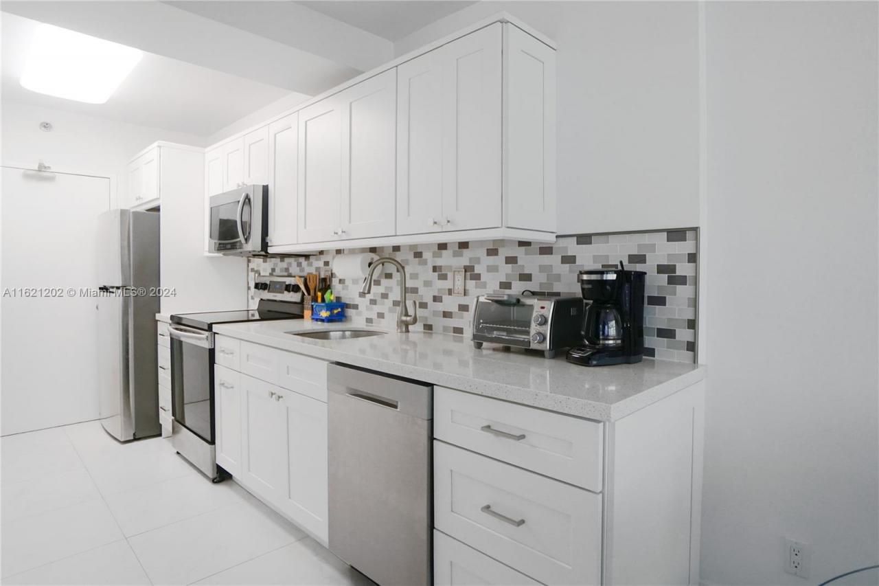 100 Lincoln Rd, Unit 436, Miami Beach, FL 33139 Photo