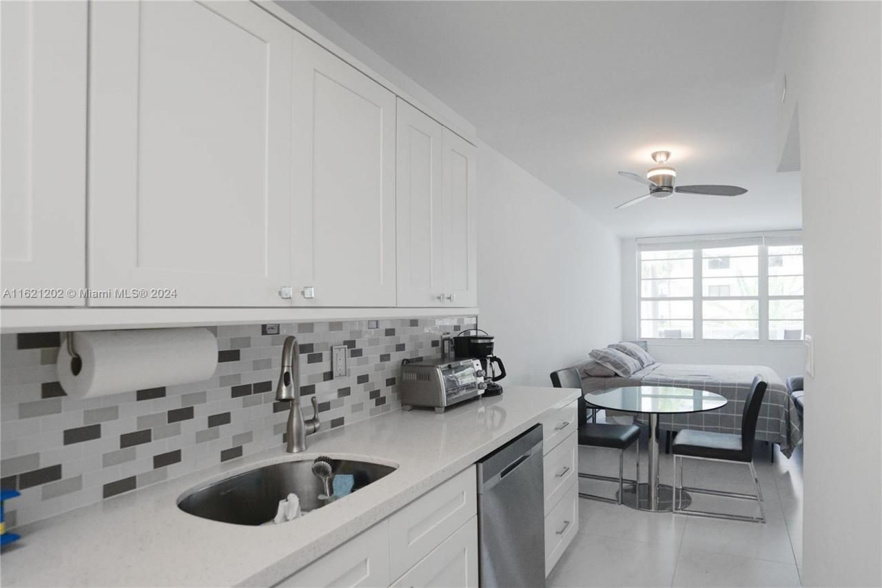 100 Lincoln Rd, Unit 436, Miami Beach, FL 33139 Photo