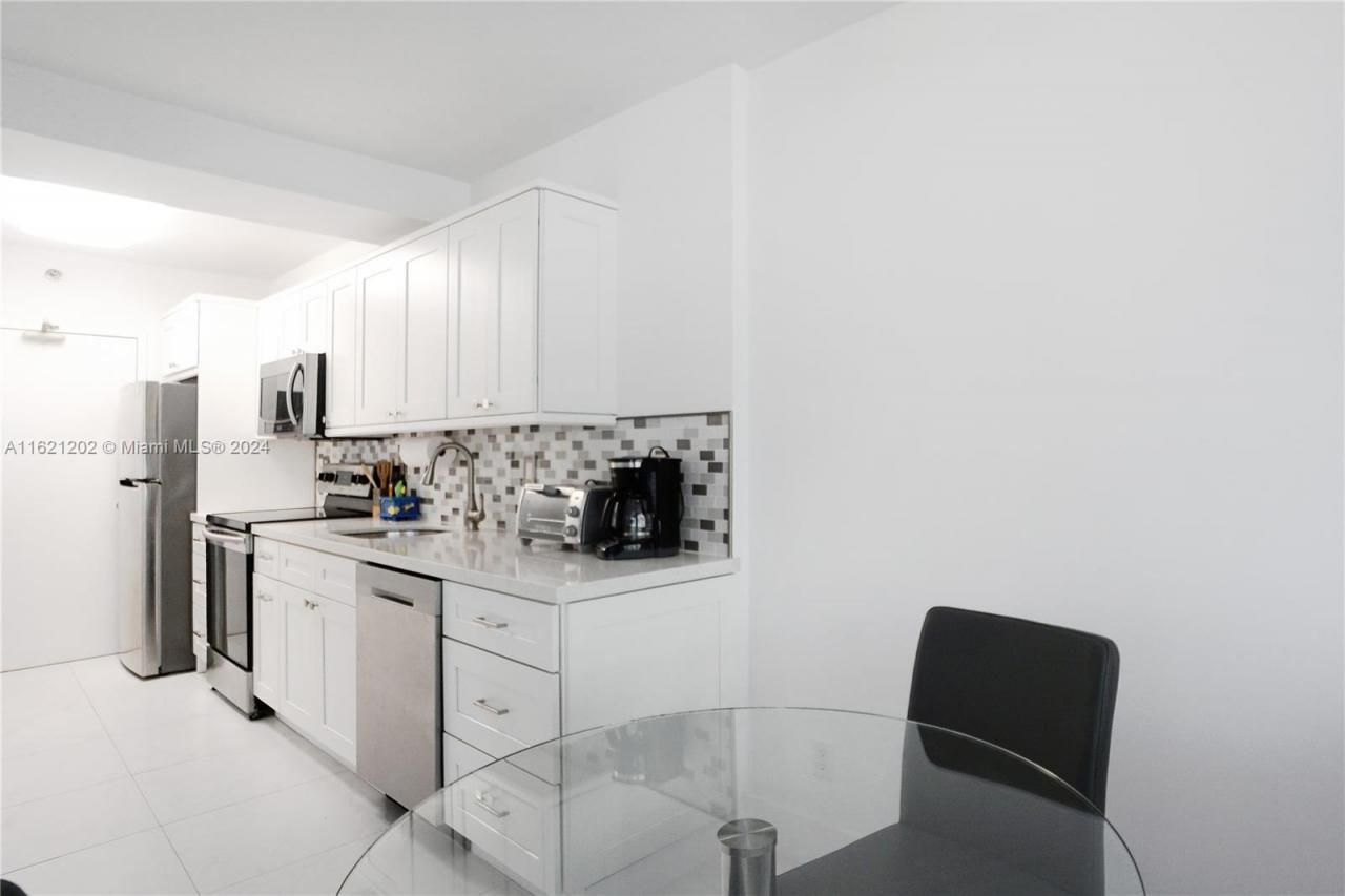 100 Lincoln Rd, Unit 436, Miami Beach, FL 33139 Photo