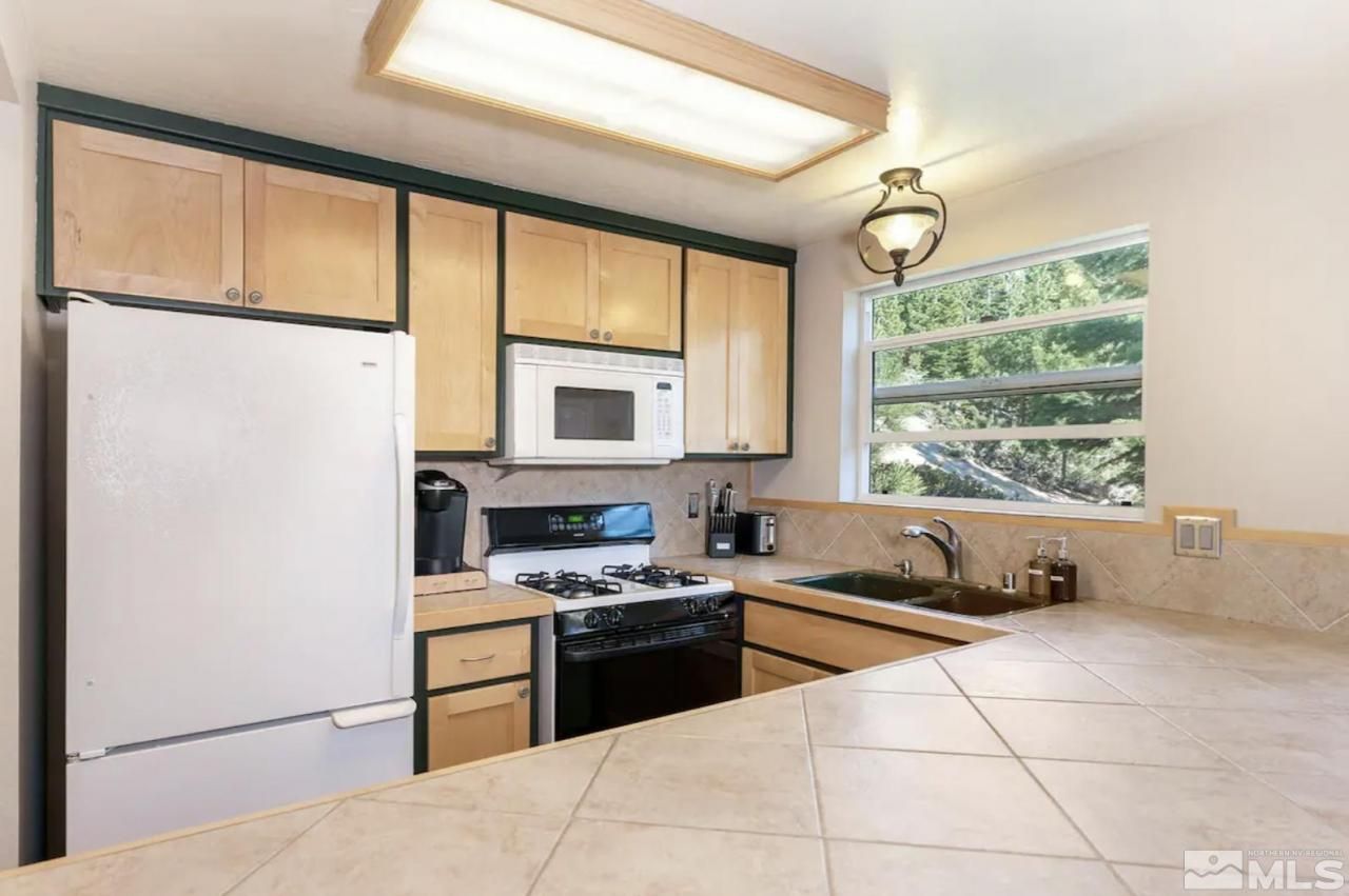 227 S Benjamin Drive, Unit B, Stateline, NV 89449 Photo