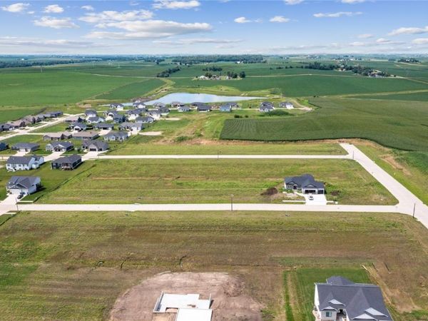 1433 Deerfield Drive, Fairfax, IA 52228