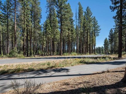 10624 & 10625 Rue Ivy, Truckee, CA 96161 Photo