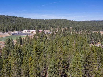 10624 & 10625 Rue Ivy, Truckee, CA 96161 Photo