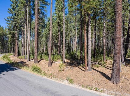 10624 & 10625 Rue Ivy, Truckee, CA 96161 Photo