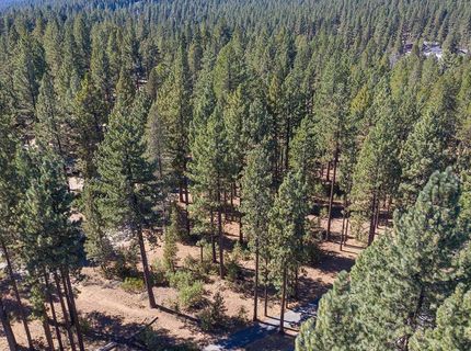 10624 & 10625 Rue Ivy, Truckee, CA 96161 Photo