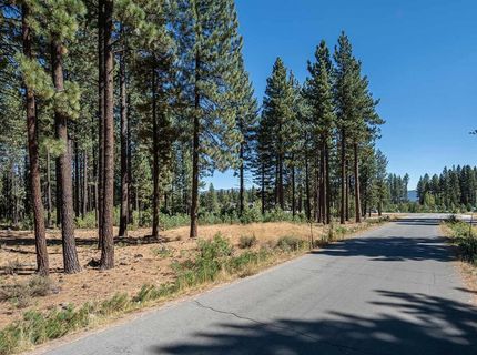 10624 & 10625 Rue Ivy, Truckee, CA 96161 Photo