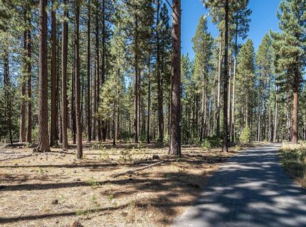 10624 & 10625 Rue Ivy, Truckee, CA 96161 Photo