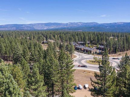 10624 & 10625 Rue Ivy, Truckee, CA 96161 Photo