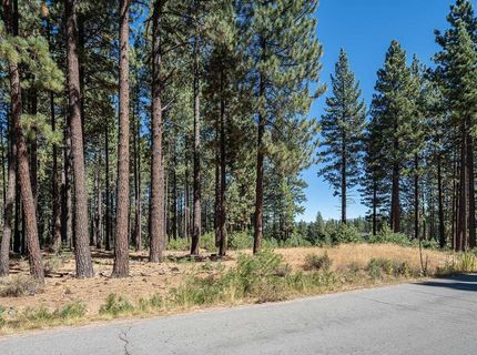 10624 & 10625 Rue Ivy, Truckee, CA 96161 Photo