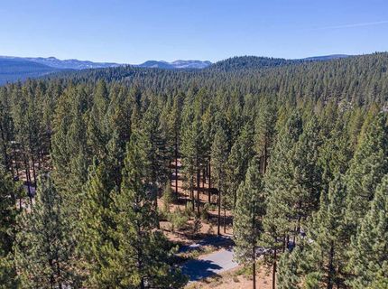 10624 & 10625 Rue Ivy, Truckee, CA 96161 Photo