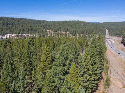 10624 & 10625 Rue Ivy, Truckee, CA 96161 Photo