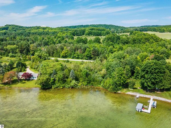 1777 Lake Shore Drive S, Lake Leelanau, MI 49653
