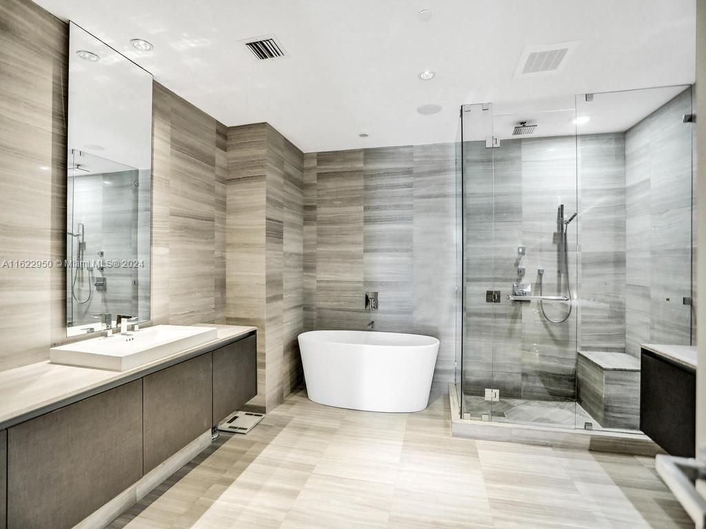 3250 NE 188th St, Unit 207, Aventura, FL 33180 Photo