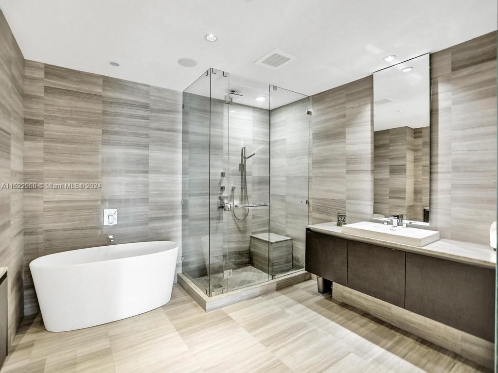 3250 NE 188th St, Unit 207, Aventura, FL 33180 Photo