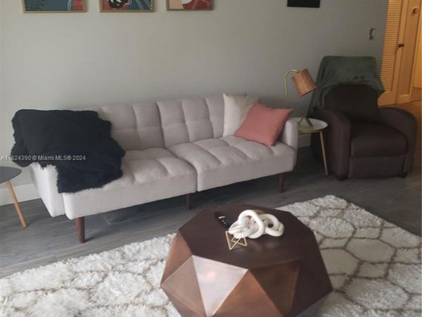 2220 NE 68th St, Unit 1028, Fort Lauderdale, FL 33308