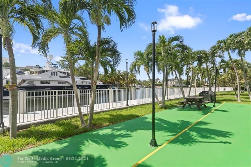 137 Golden Isles Drive, Unit 706, Hallandale Beach, FL 33009 Photo