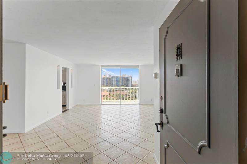 137 Golden Isles Drive, Unit 706, Hallandale Beach, FL 33009 Photo