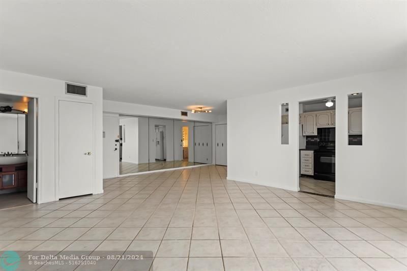 137 Golden Isles Drive, Unit 706, Hallandale Beach, FL 33009 Photo