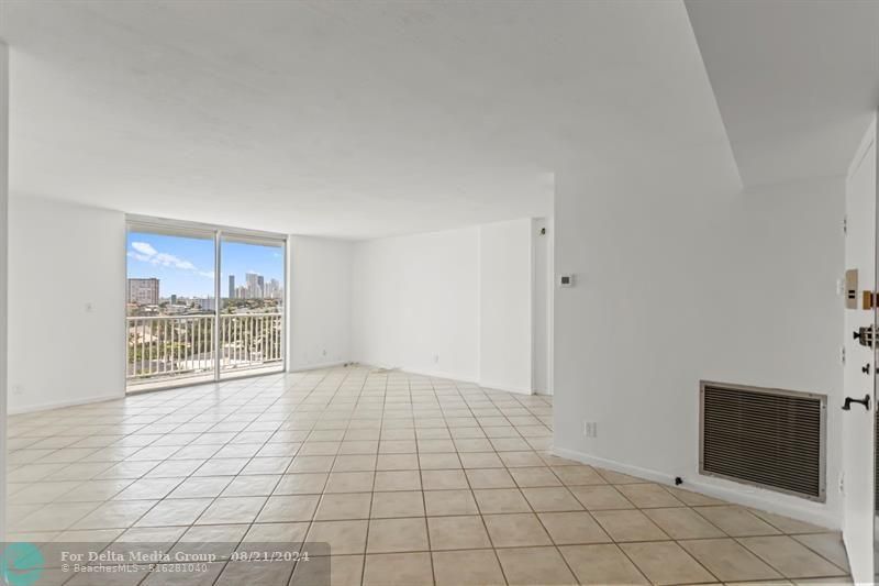 137 Golden Isles Drive, Unit 706, Hallandale Beach, FL 33009 Photo