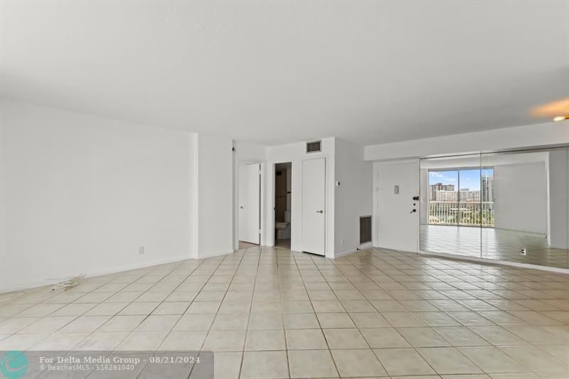 137 Golden Isles Drive, Unit 706, Hallandale Beach, FL 33009 Photo