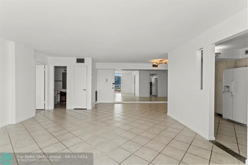 137 Golden Isles Drive, Unit 706, Hallandale Beach, FL 33009 Photo