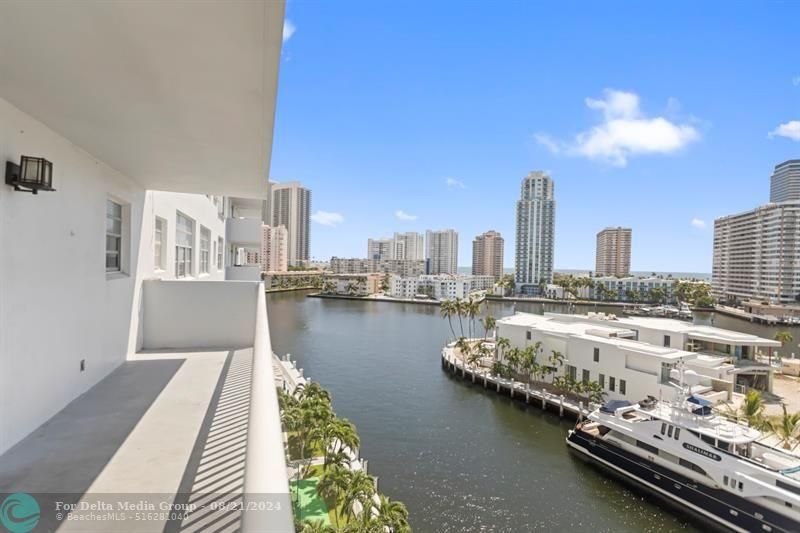 137 Golden Isles Drive, Unit 706, Hallandale Beach, FL 33009 Photo