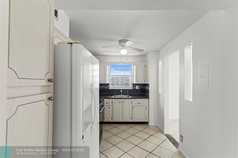 137 Golden Isles Drive, Unit 706, Hallandale Beach, FL 33009 Photo