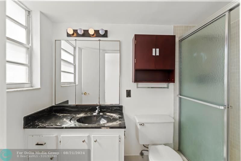 137 Golden Isles Drive, Unit 706, Hallandale Beach, FL 33009 Photo