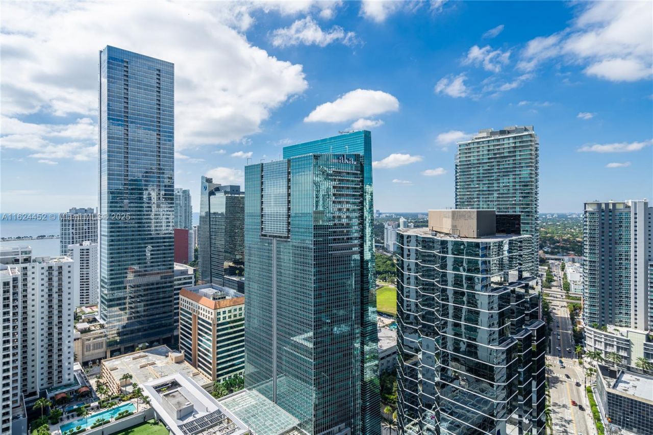 1200 Brickell Bay Dr, Unit 4209, Miami, FL 33131 Photo