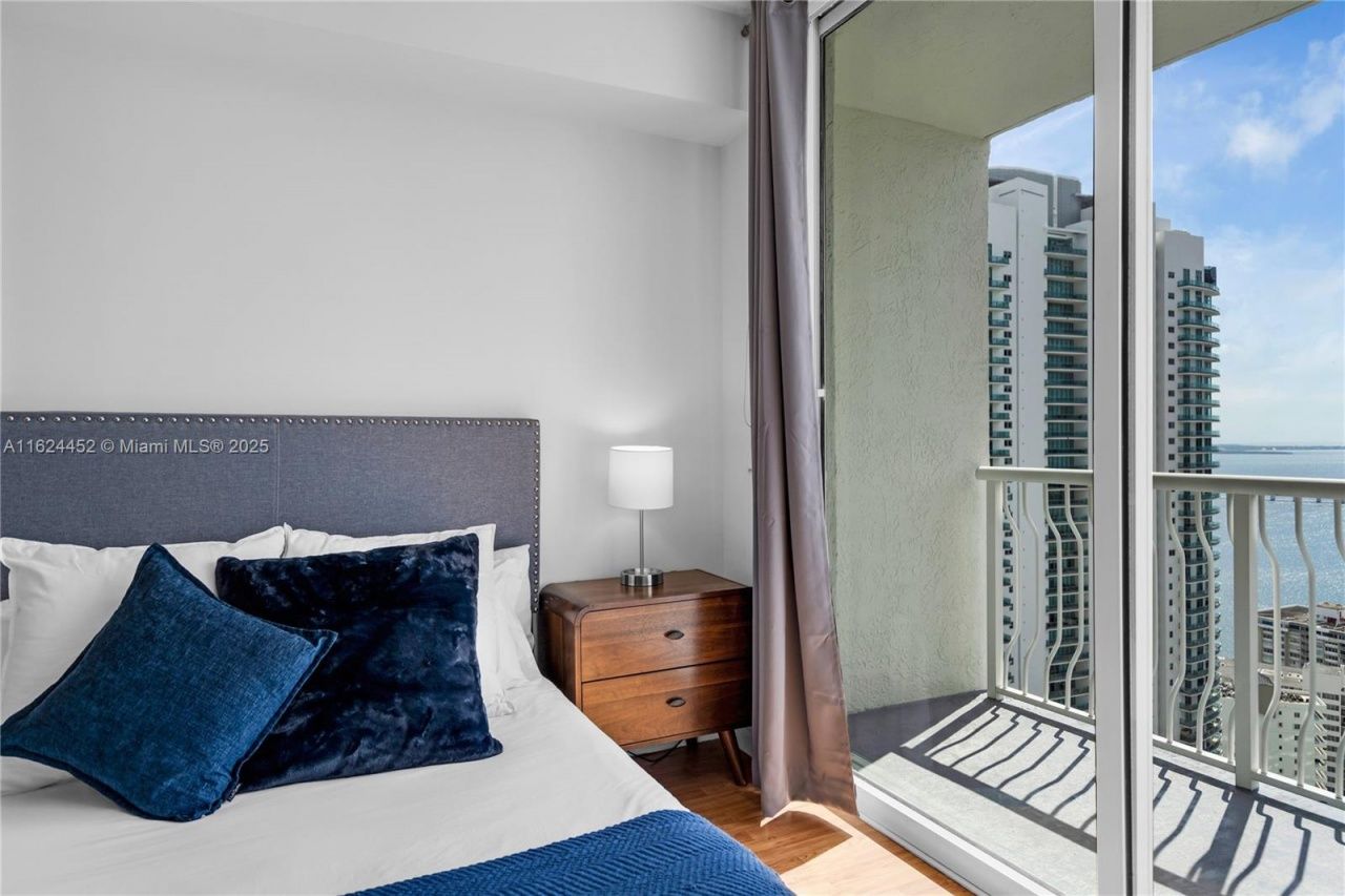 1200 Brickell Bay Dr, Unit 4209, Miami, FL 33131 Photo