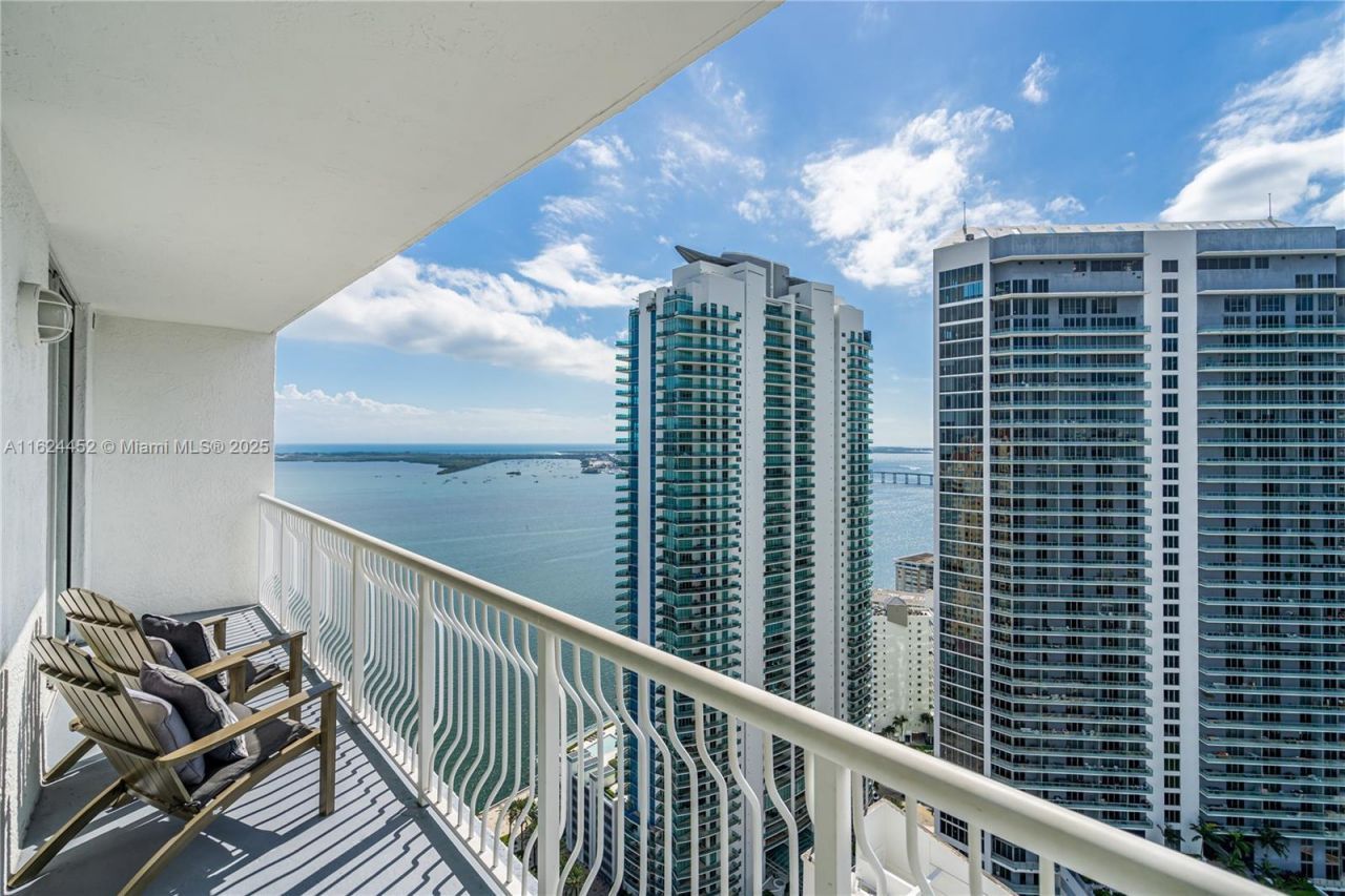 1200 Brickell Bay Dr, Unit 4209, Miami, FL 33131 Photo