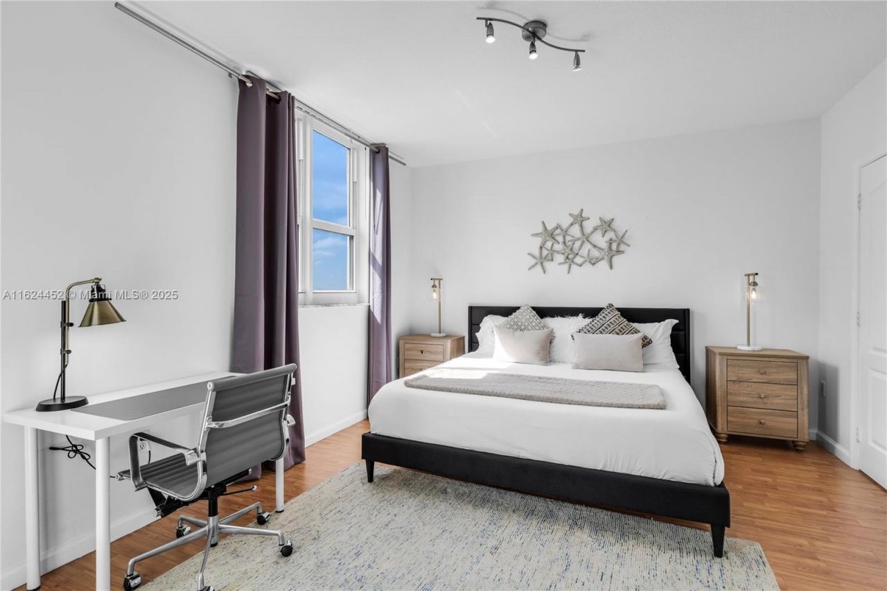 1200 Brickell Bay Dr, Unit 4209, Miami, FL 33131 Photo