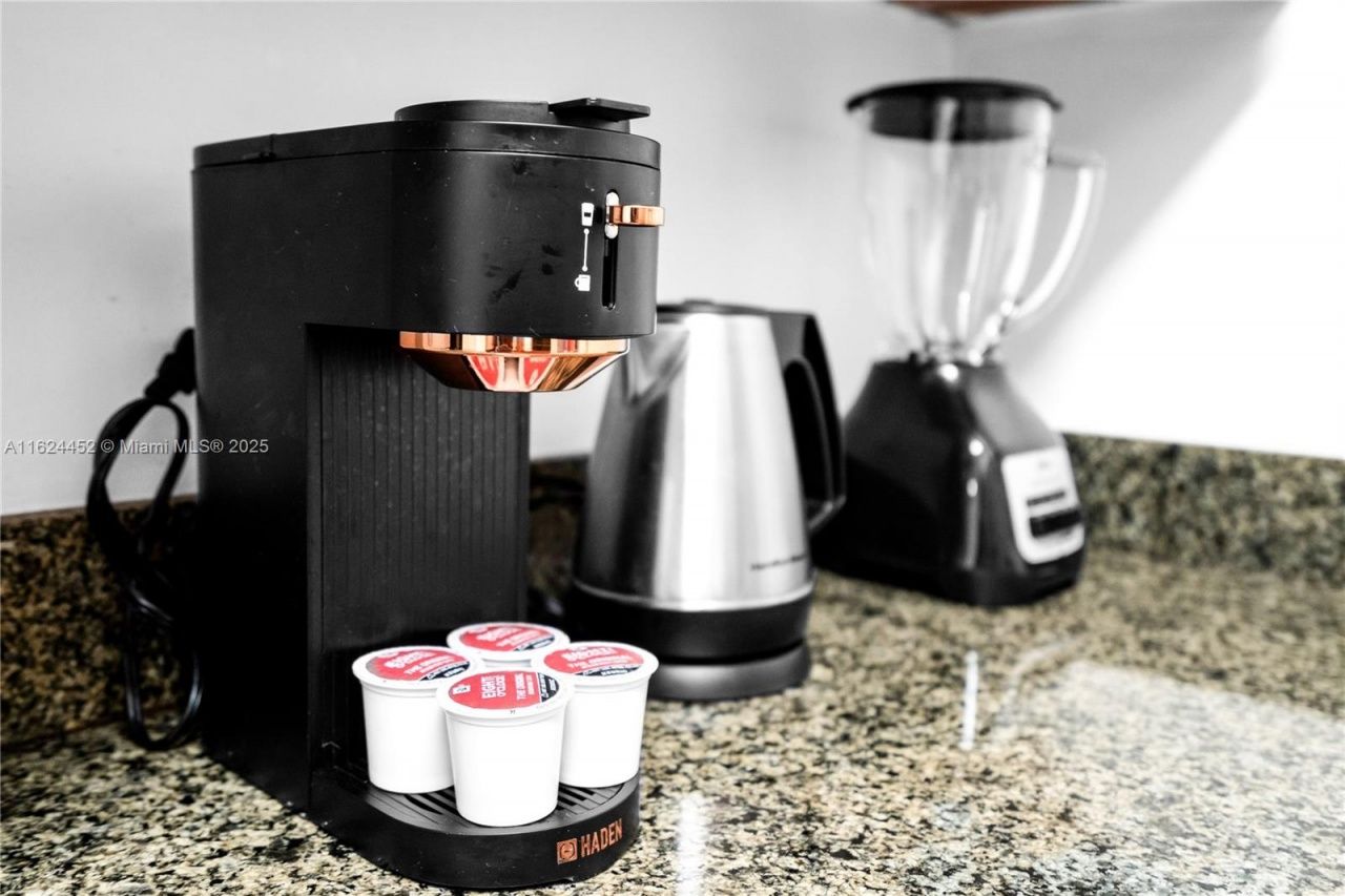 1200 Brickell Bay Dr, Unit 4209, Miami, FL 33131 Photo