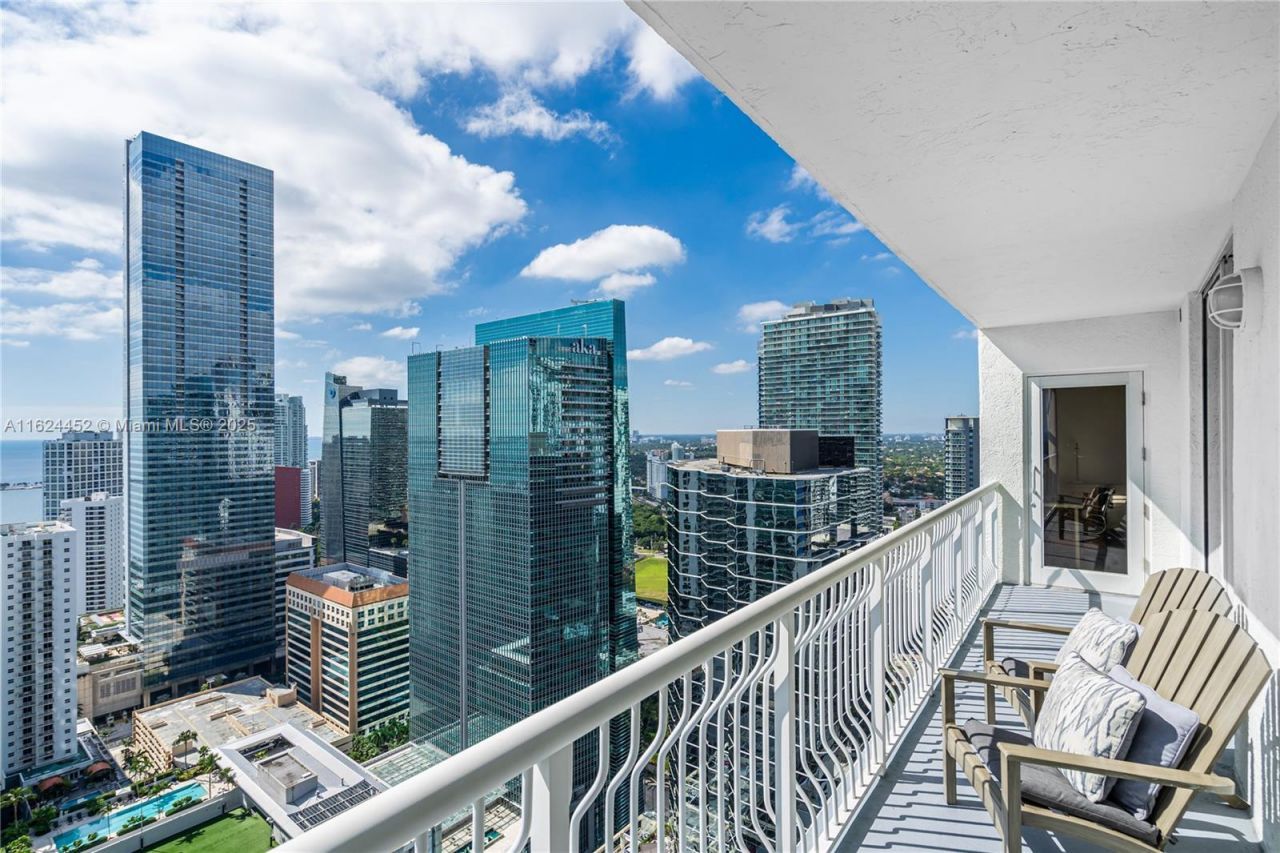 1200 Brickell Bay Dr, Unit 4209, Miami, FL 33131 Photo