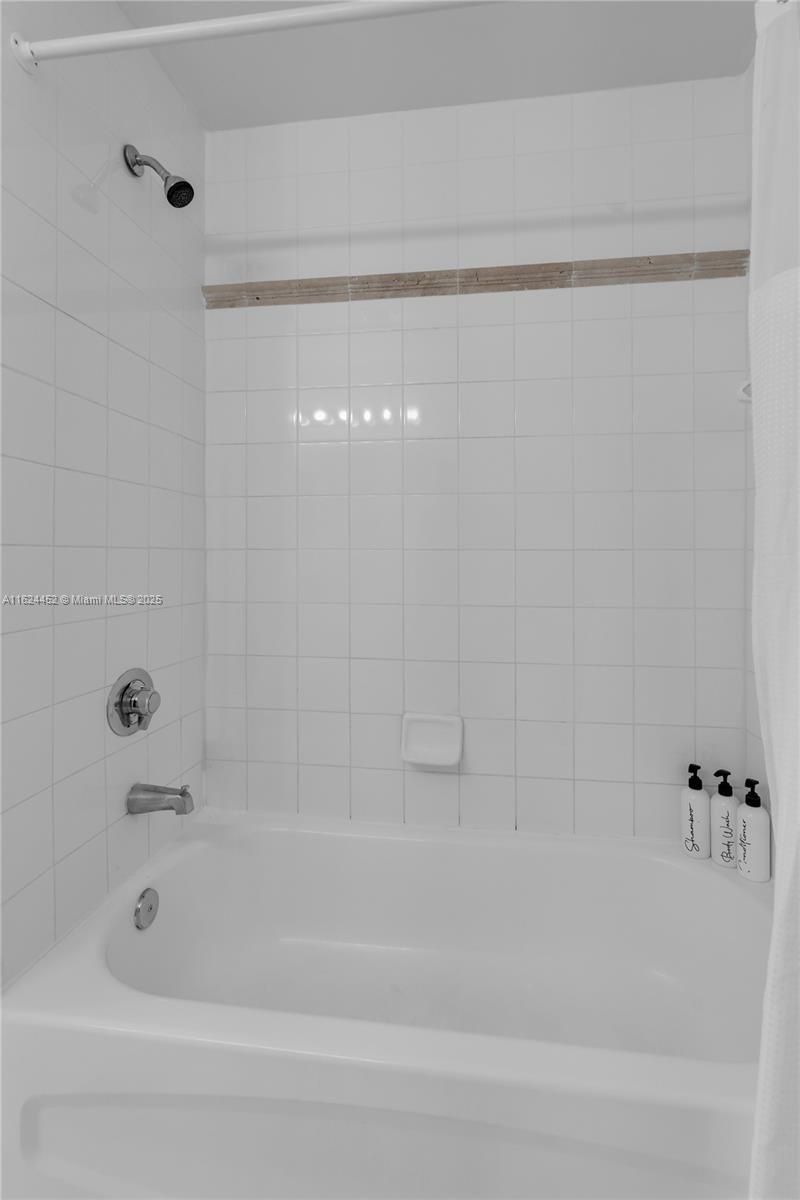 1200 Brickell Bay Dr, Unit 4209, Miami, FL 33131 Photo