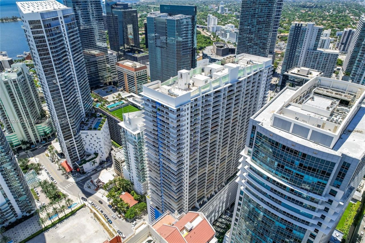 1200 Brickell Bay Dr, Unit 4209, Miami, FL 33131 Photo