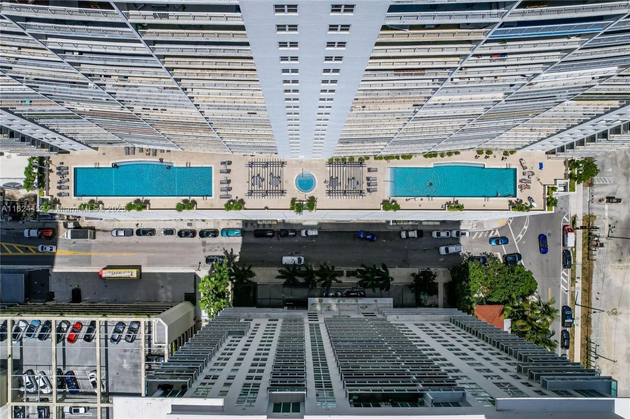 1200 Brickell Bay Dr, Unit 4209, Miami, FL 33131 Photo