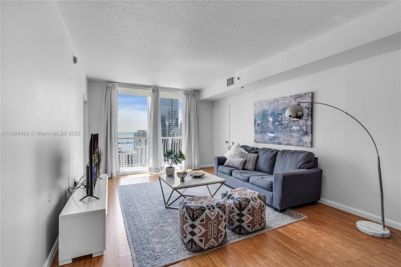 1200 Brickell Bay Dr, Unit 4209, Miami, FL 33131 Photo