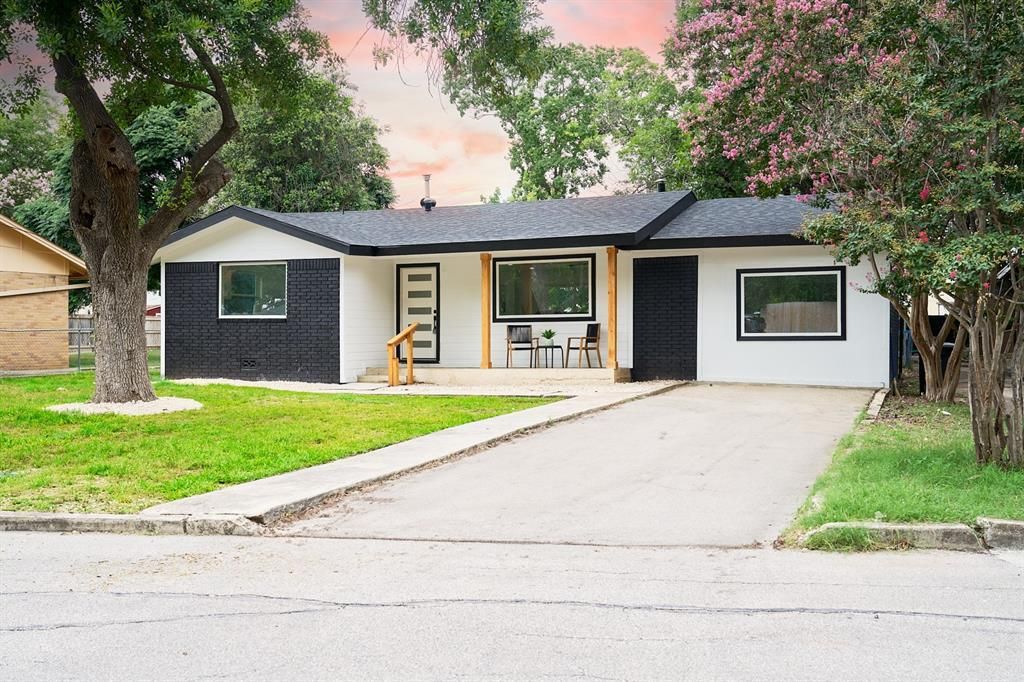 443 Lockener Ave, New Braunfels, TX 78130 Main Photo