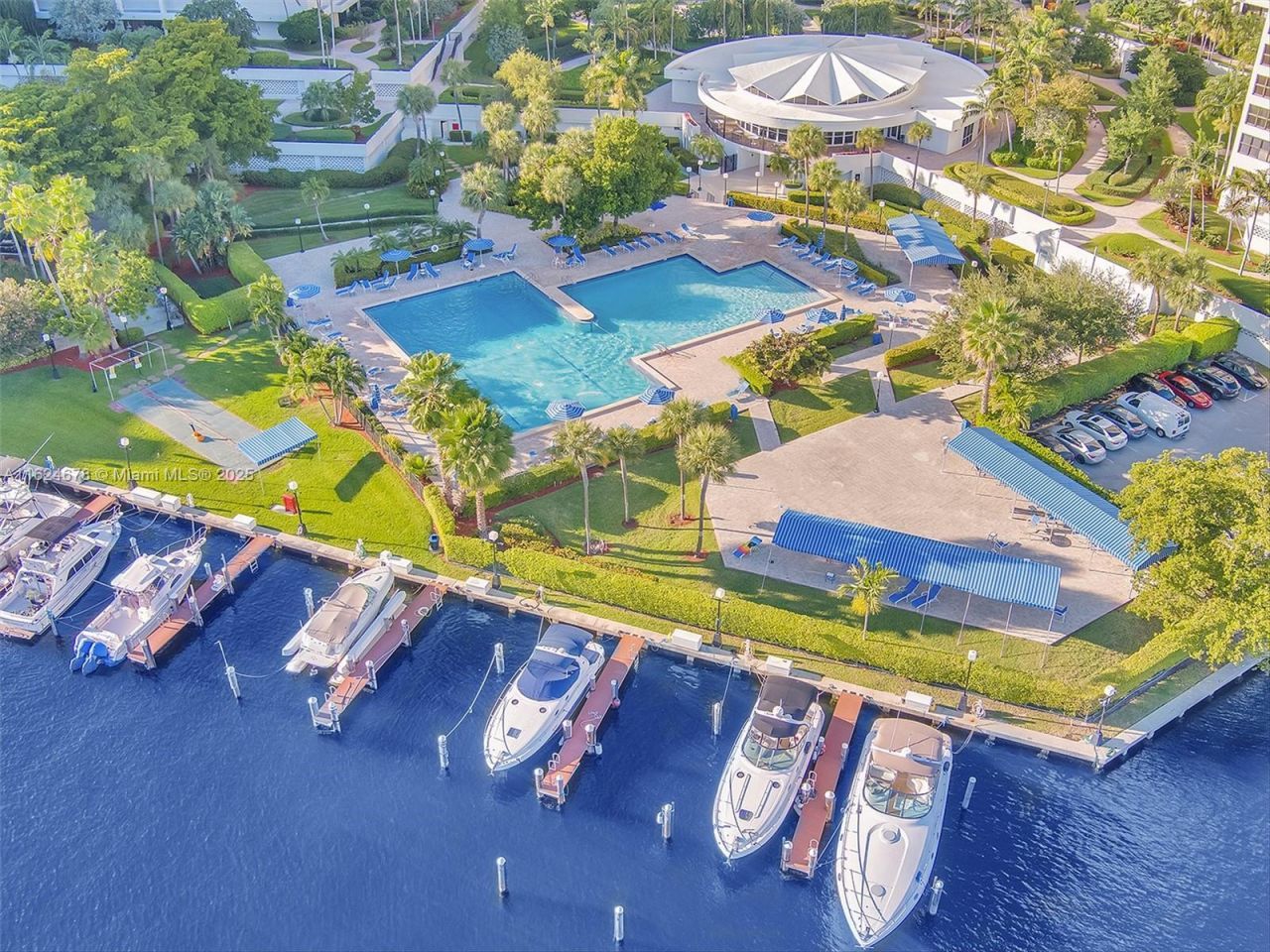 2500 Parkview Dr, Unit 2415, Hallandale Beach, FL 33009 Photo