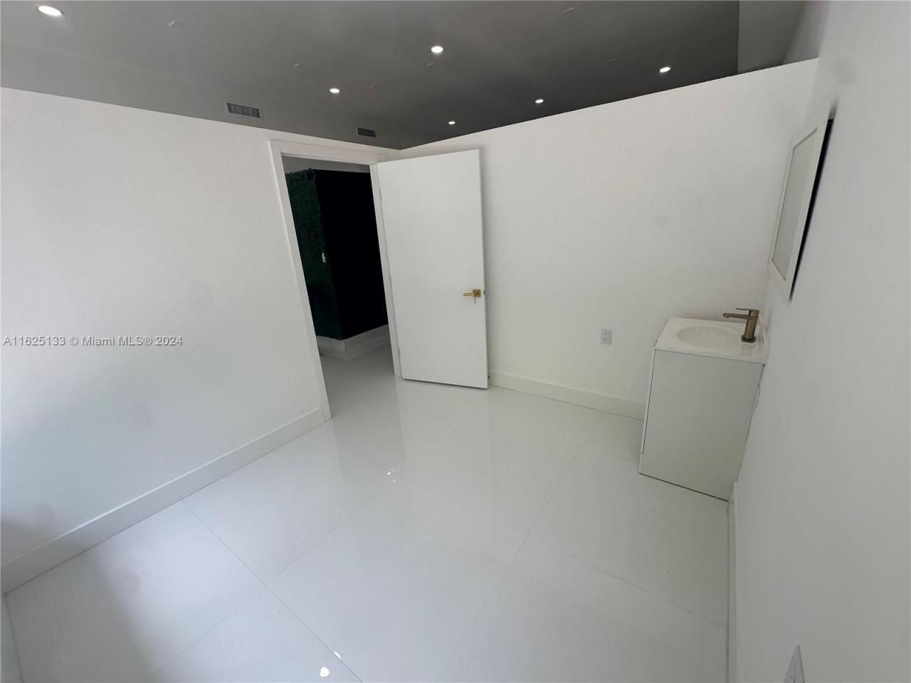 2389 SW 22nd St, Unit 2397, Miami, FL 33145 Photo