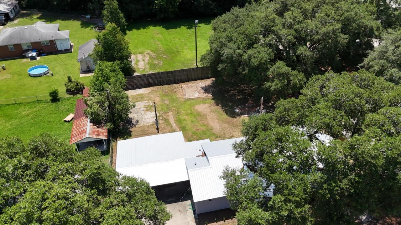 110 Groves Street Photo 16