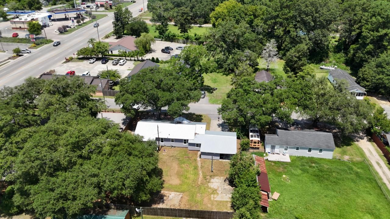 110 Groves Street Photo 23