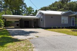 110 Groves Street photo 4