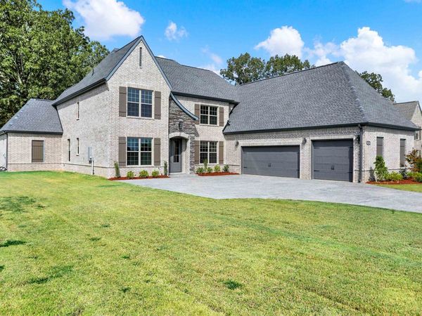 325 WELLINGTON CIR S, Oakland, TN 38068