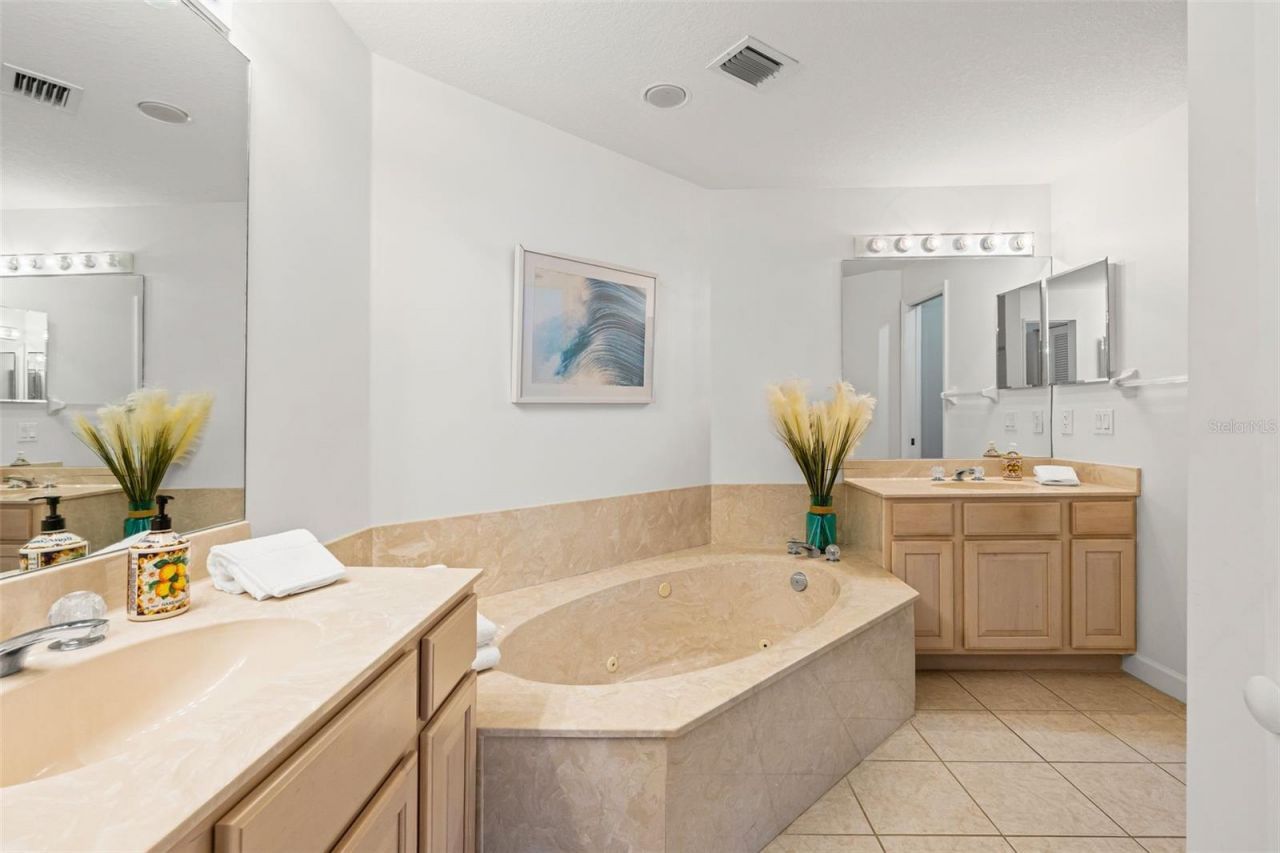 1260 Dolphin Bay Way, Unit 203, Sarasota, FL 34242 Photo