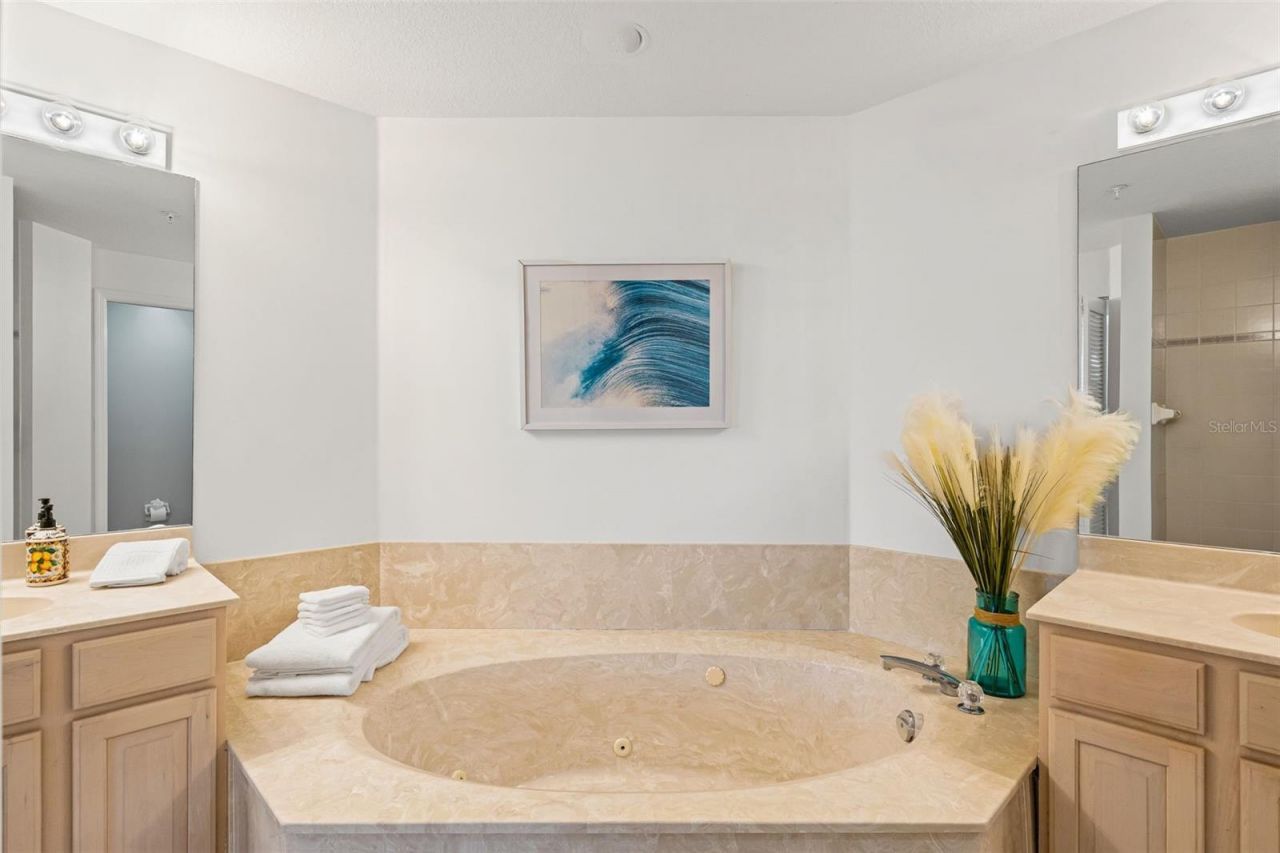 1260 Dolphin Bay Way, Unit 203, Sarasota, FL 34242 Photo