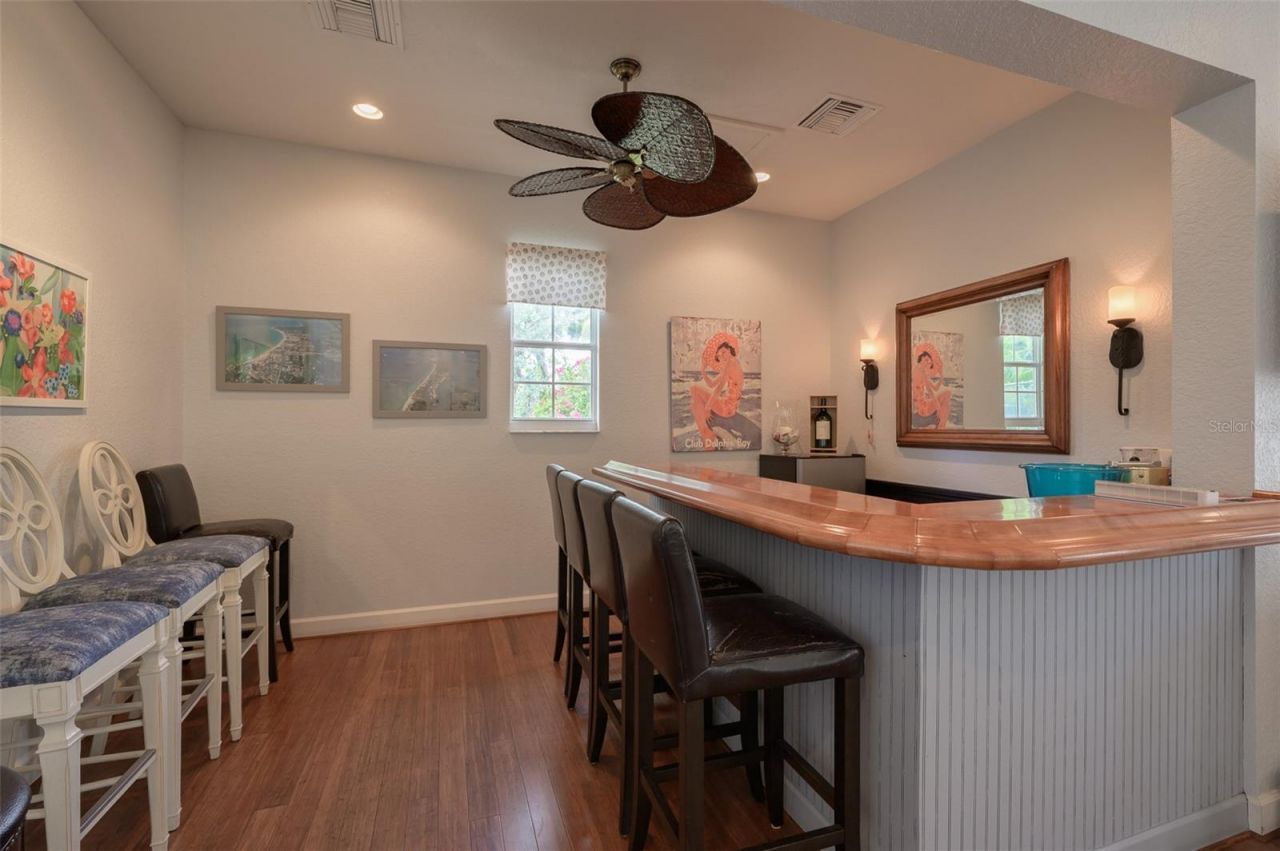 1260 Dolphin Bay Way, Unit 203, Sarasota, FL 34242 Photo