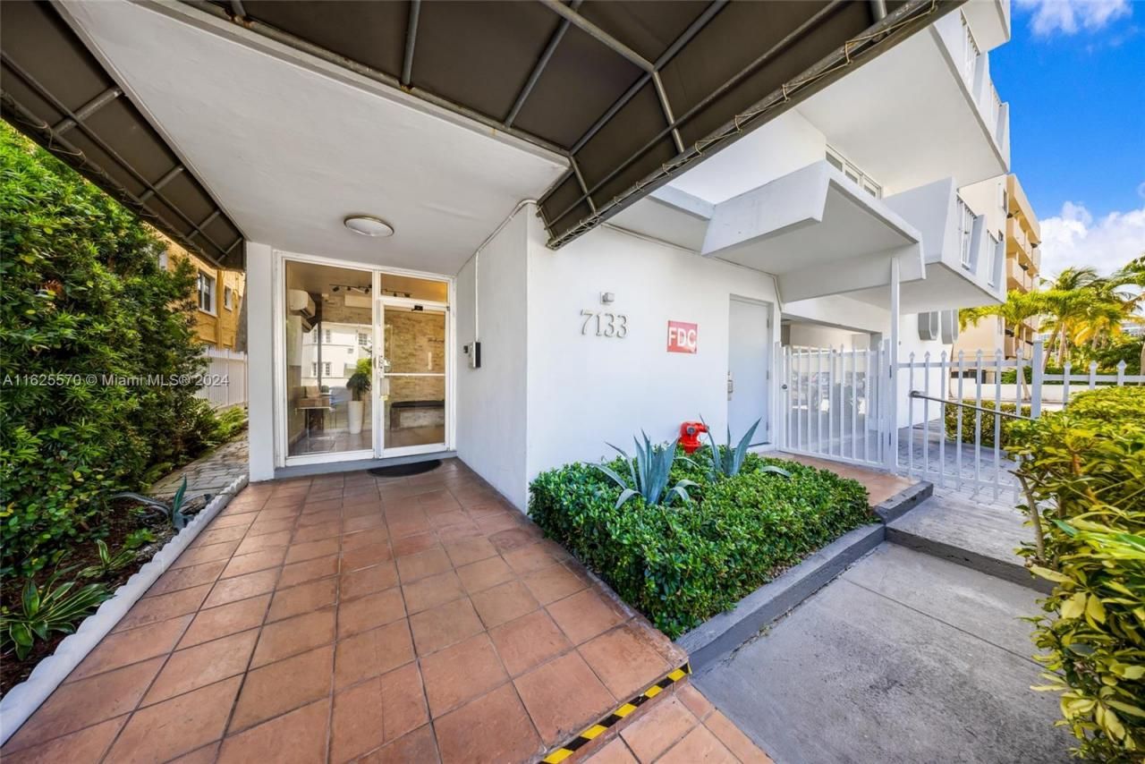7133 Bay Dr, Unit 401, Miami Beach, FL 33141 Photo